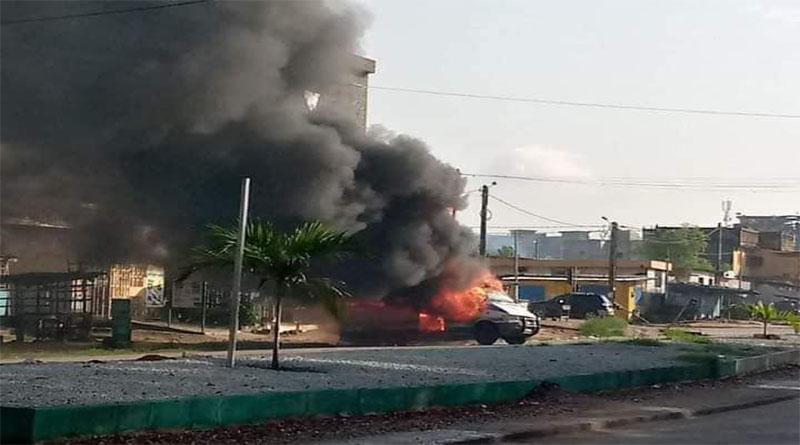 un mini car de transport en commun incendié à Yopougon