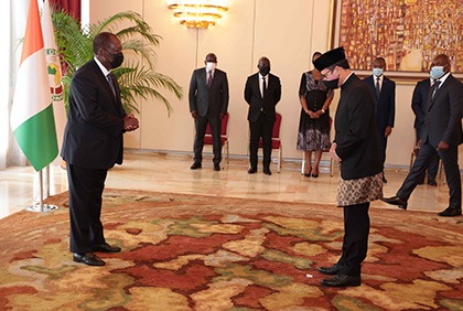 5 nouveaux ambassadeurs accrédités en Côte d’Ivoire/Ouattara rassure : « La croissance  sera de l’ordre de 6,5% en 2021… »
