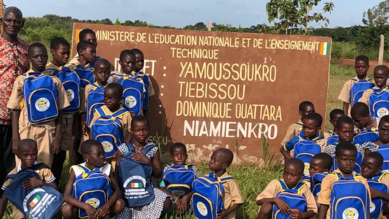 Bélier-Niamienkro/Docteur   Mbahia  Maférima offre des kits scolaires à l’EPP Dominique Ouattara