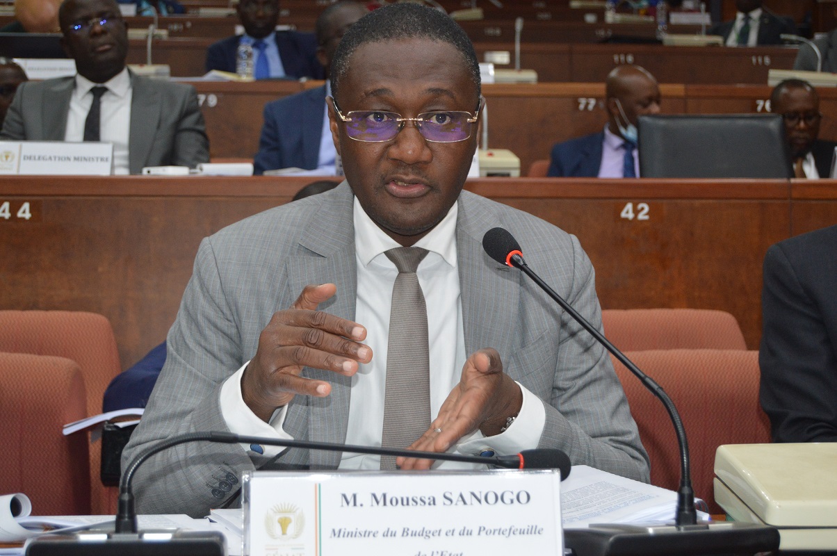 Yamoussoukro-Débat d’orientation budgétaire/ Moussa Sanogo et les sénateurs échangent sur les priorités de l’Etat pour 2023-2025