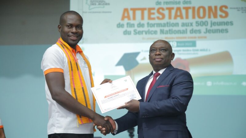 Yamoussoukro-Remise d’attestation de fin de formation à 500 jeunes/  KKB : « Une jeunesse bien formée et disciplinée est un pari gagné sur l’avenir »