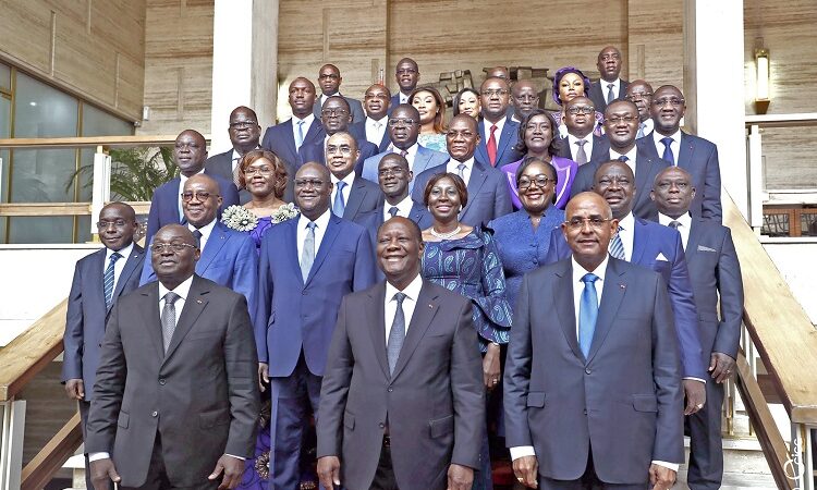 Le Président de la République Alassane Ouattara met fin aux fonctions du Premier ministre et à celles des membres du gouvernement