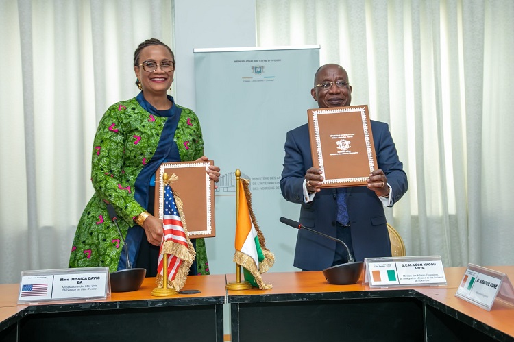 Coopération Côte d’Ivoire-Etats-Unis d’Amérique : signature d’accord de lutte contre les activités maritimes transnationales illicites